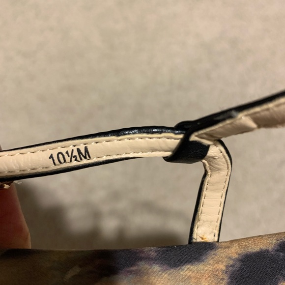 EUC Nine West embellished sandals - size 10.5m - Picture 6 of 7